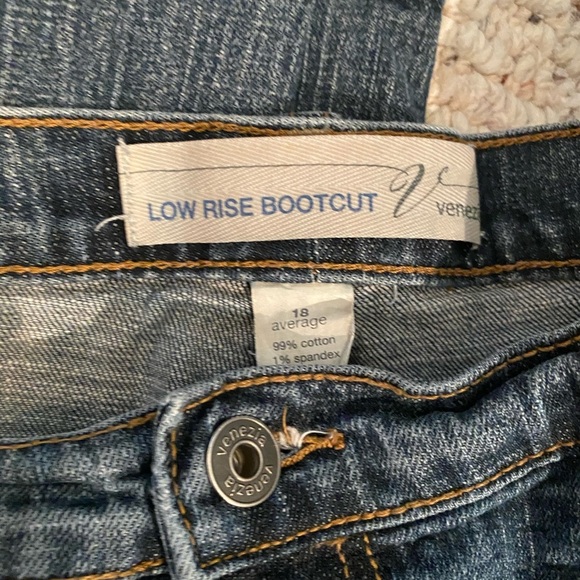 Venezia low rise boot cut jeans. Sz 18. Plus size jeans - Picture 4 of 4